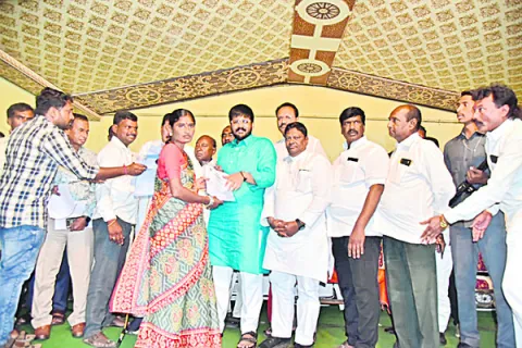పేదల సంక్షేమానికి ప్రభుత్వం పెద్దపీట 