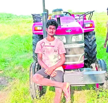 రోడ్డు ప్రమాదంలో  మాజీ సర్పంచ్‌ మృతి