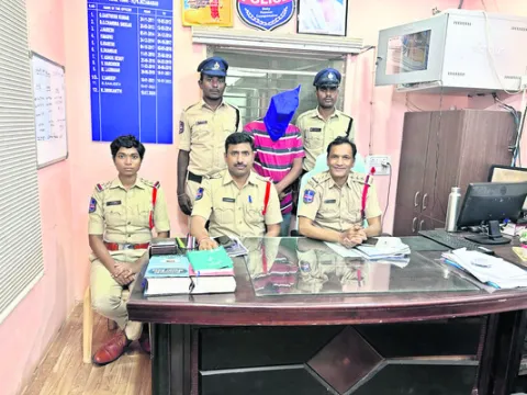 పోలీసులకు పట్టిస్తాడనే భయంతోనే చంపేశాడు 