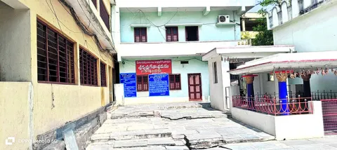 దేవదాయ అధికారులకు లోకాయుక్త నోటీసులు 