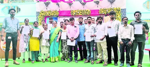 మెగా ఉద్యోగ మేళాలో 263 మంది ఎంపిక 