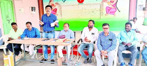 సర్కారు స్కూళ్లను బలోపేతం చేయాలి