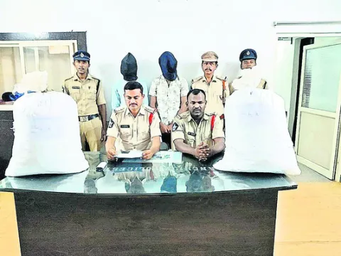 28.550 కిలోల గంజాయితో ఇద్దరు అరెస్టు 