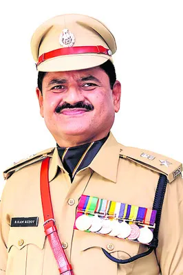 నాటి విద్యార్థి.. నేటి ఎస్పీ
