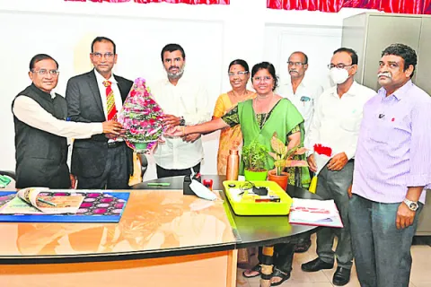 ఎస్‌ఎంసీకి  కొత్త ప్రిన్సిపాల్‌
