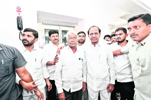 కేసీఆర్‌ను కలిసిన  దిండిగాల