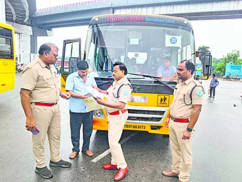 బడి గంట మోగినా.. బండి బాగుపడలే.. 