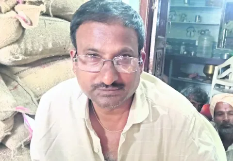 మొరాయిస్తుంది.. 
