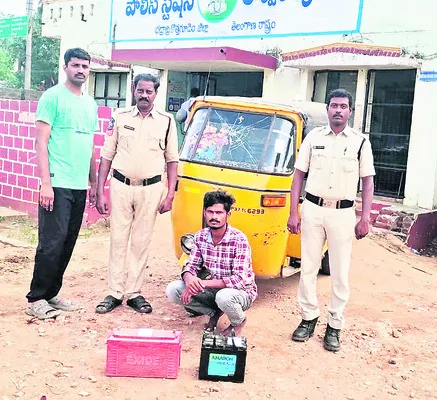 బ్యాటరీల చోరీ కేసులో నిందితుడి అరెస్ట్‌ 