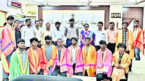 ఐఐటీకి చేరిన గిరిజన విద్యార్థులు