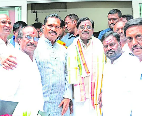 జిల్లా ఇన్‌చార్జి మంత్రిని కలిసిన నర్సారెడ్డి 