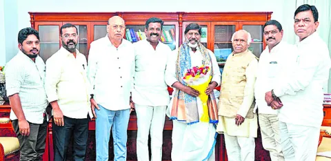 విద్యుత్‌ ఉద్యోగుల సమస్యలు పరిష్కరించండి 