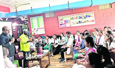 ఆయుర్వేదంలో నూతనవిధానాలను అన్వేషించాలి