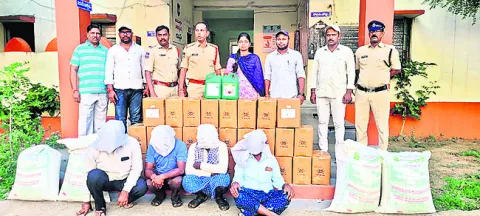నకిలీ విత్తనాలు, నిషేధిత గడ్డిమందు స్వాధీనం