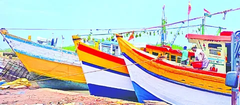 చేపల వేటకు వేళాయె! 