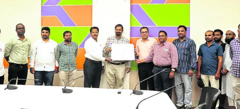 కమ్యూనికేషన్‌ నైపుణ్యాలు తప్పనిసరి