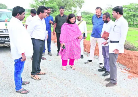 రోడ్ల నిర్మాణంలో నాణ్యత పాటించాలి 
