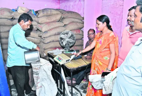 కొత్త రేషన్‌ కార్డులకు.. మూడు నెలల తర్వాతే బియ్యం