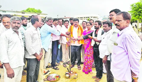 గూడు లేని పేదలకు ఇందిరమ్మ ఇళ్లు 