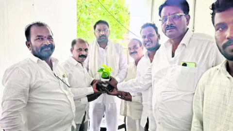 మంత్రి వాకిటి శ్రీహరిని కలిసిన ముదిరాజ్‌లు 