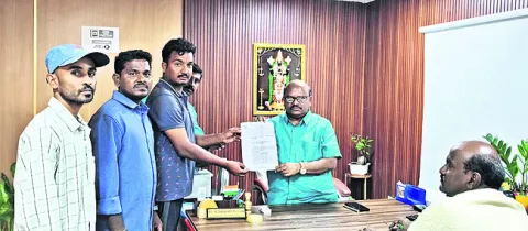 విద్యుత్‌ మీటర్‌ రీడర్ల సమస్యలు పరిష్కరించాలి 