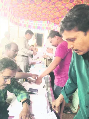 610 మంది ఇళ్ల డాక్యుమెంట్ల అందజేత 