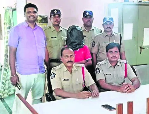 వివాహిత హత్య కేసులో వీడిన మిస్టరీ