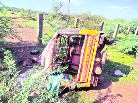 మోటార్‌బైక్‌ను తప్పించబోయి.. 