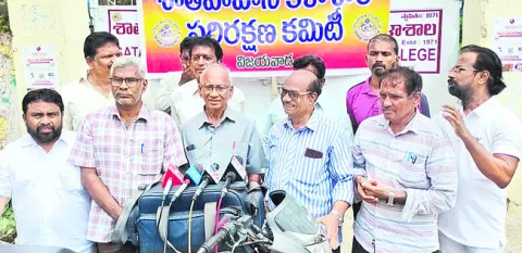 ‘శాతవాహన’ భవనాలను పునర్నిర్మించాలి 