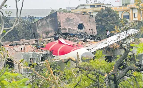 Air India crash probe focuses on engine, flaps5