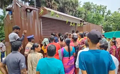 Students Protest Over Remove Wine Shop Near School At Ichchapuram
