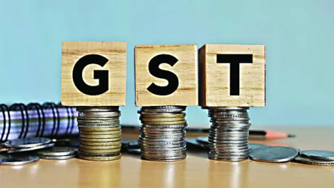 పన్నుల వసూళ్లపై ప్రత్యేక దృష్టి 