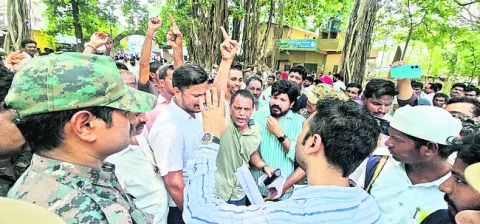 తహసీల్దార్‌కు బదిలీ ట్రీట్మెంట్‌! 