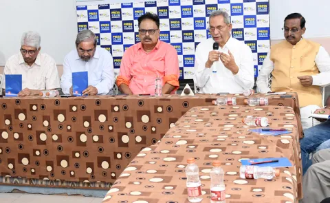 Senior Journalists Opinions On Democracy Freedom of the Press Round Table