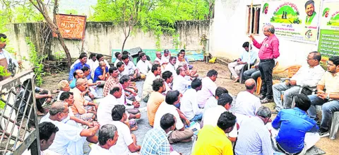 సలహాలిచ్చి.. చైతన్యపరిచి