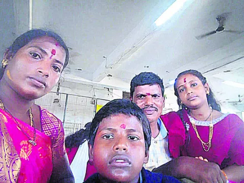 రూ.300 బిల్లును  300 యూనిట్లుగా రాశారు 
