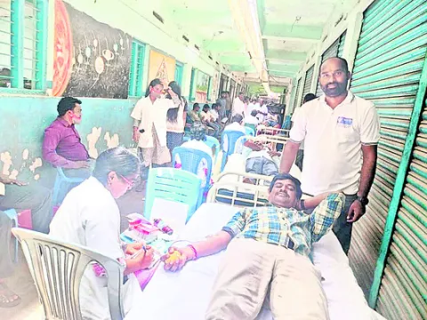 ఆపదకాలంలో ఆదుకునేందుకు రక్తదానం