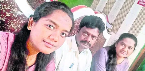 తండ్రి తాపీ మేసీ్త్ర.. కుమార్తె డాక్టర్‌
