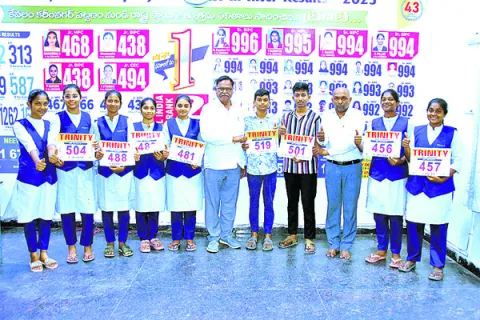 ‘నీట్‌’లో ట్రినిటి ప్రభంజనం