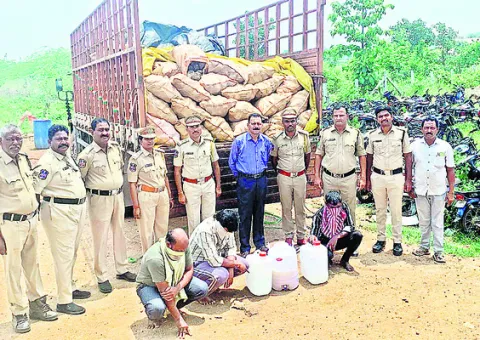 90 క్వింటాళ్ల నల్లబెల్లం పట్టివేత 