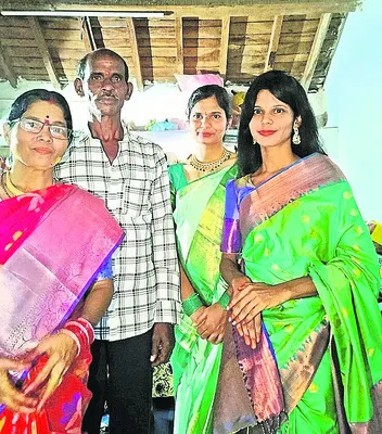కూతురును ఎస్సై చేసిన కూలీ తండ్రి
