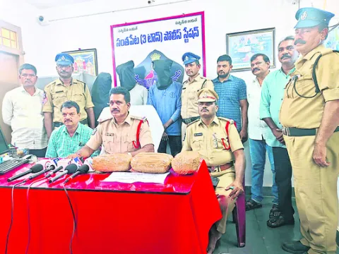 గంజాయి విక్రేతల అరెస్ట్‌