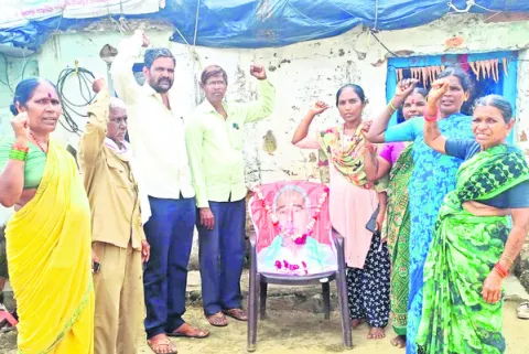 నర్సయ్య పోరాటస్పూర్తితో బలమైన ఉద్యమాలను నిర్మిద్దాం 