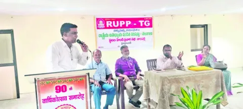 ప్రభుత్వం తక్షణమే పీఆర్‌సీని ప్రకటించాలి 
