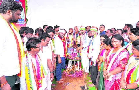 ఫూలే దంపతుల జీవితం ఆదర్శనీయం