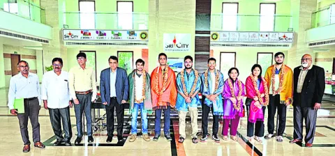 సెలవులో కలెక్టర్‌ 
