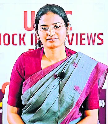 నడిచే దైవం.. నాకు తొలినేస్తం 