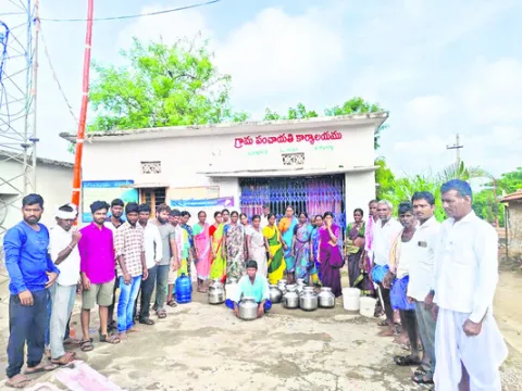తాగునీటి కోసం ధర్నా
