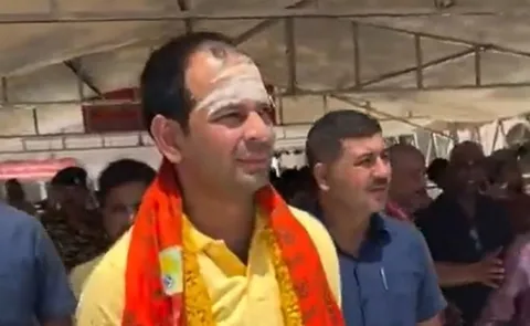 Tej Pratap Seen Inside Kashi Vishwanath Temples Restricted Zone
