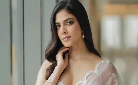 Mumbai Police Reacts To Malavika Mohanan Incident In Local Train
